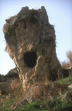 Tomba di Ciccione del periodo del medio bronzo