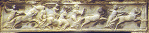 architrave ricavata da un sarcofago