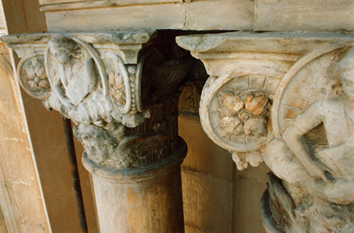 Capitelli del portale principale centrale della madrice