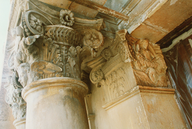 Capitelli del portale della madrice di Favara