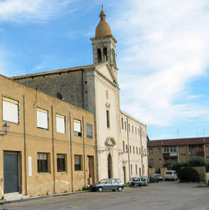 Facciata della chiesa S. Antonio da Padova e convento dei ffr. minori francescani