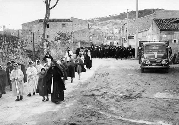 Processione all'inizio del viale Itria - oggi v. F. Crispi (Foto anni"50-"60 del XX sec.)