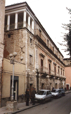 Il palazzo di Salvatore Cafisi visto da sud-ovest