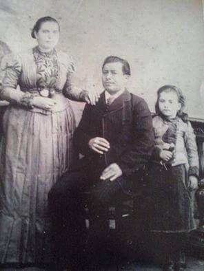 Vita Pietro con la moglie Vita Calogera e la figlia Teresa