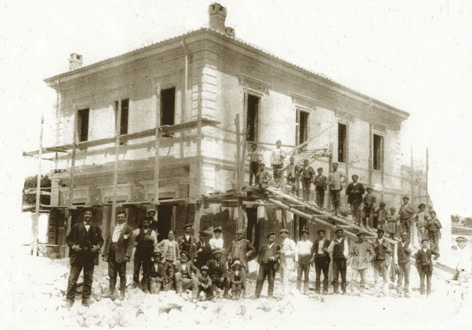 Casello ferroviario in contrada Nicolizie a Favara durante la costruzione (1920 ca.)