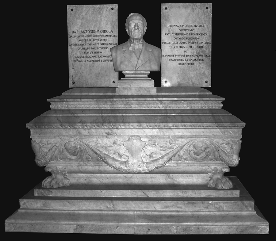 Epitaffio dedicato al barone Antonio Mendola dello scultore Antonio Ugo