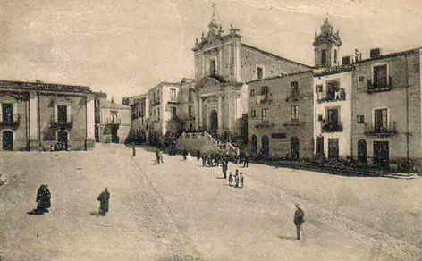 Piazza Carmine (ora Garibaldi) nei primi del 1900