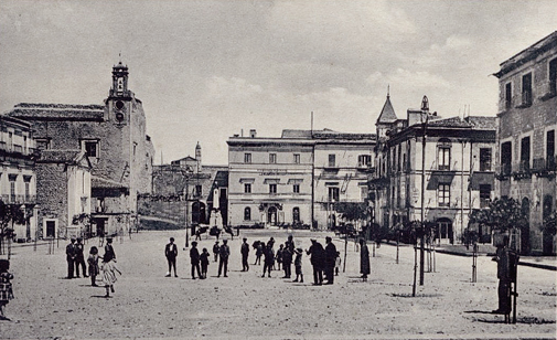 Piazza Cavour negli anni "30 del XX sec.