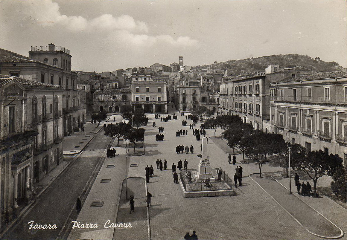Piazza Cavour negli anni "50 del XX sec.