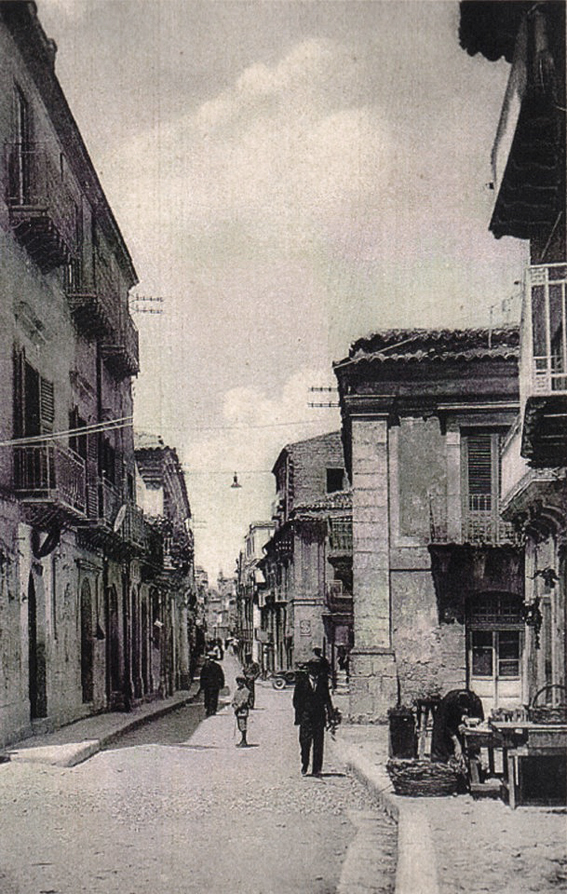 Via Roma agli incroci con piazza Cairoli e via R. Mastrangelo a. 1937